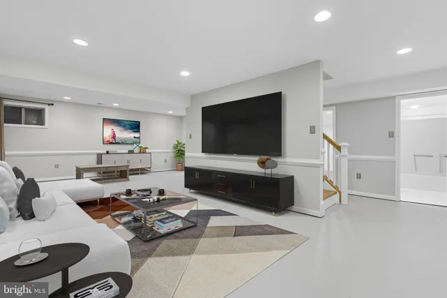 $1,075,000 | 11120 Rutledge Drive, Gaithersburg, MD 20878