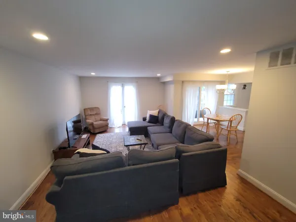 $2,050 | 319 Homeland Southway, Unit 2B, Baltimore, MD 21212