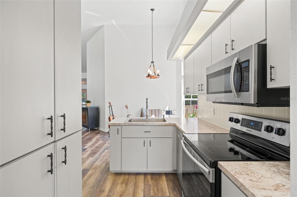 9474 Mississippi Run Weeki Wachee, FL 34613 - Photo 7 of 54