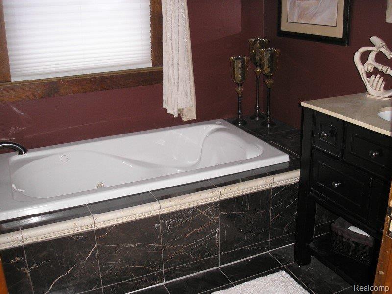 366 West Gilford Road Caro, MI 48723 - Photo 14 of 15 366 full bath upstiars with jet