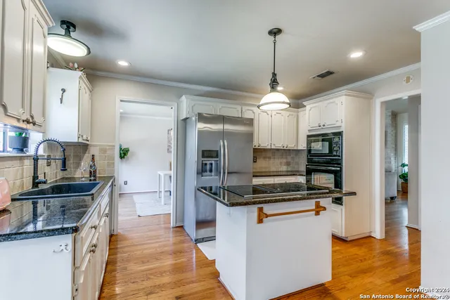 $2,700 | 1107 River Vista West, San Antonio, TX 78216