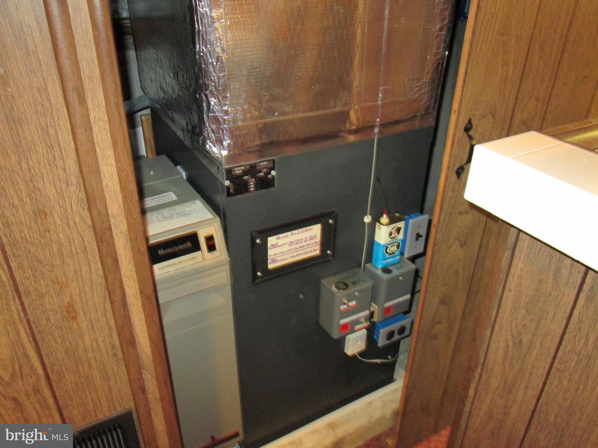 1043 Walnut Street Reading, PA 19601 - Photo 24 of 32 a view of entryway