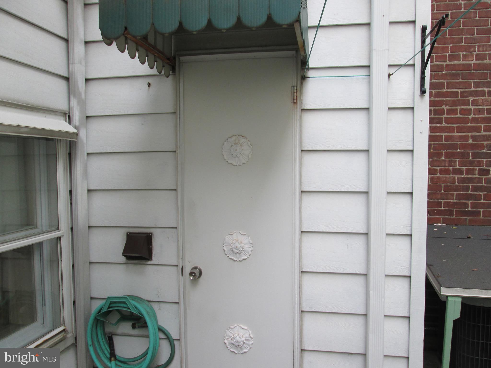 1043 Walnut Street Reading, PA 19601 - Photo 29 of 32 a bathroom with a toilet and a shower