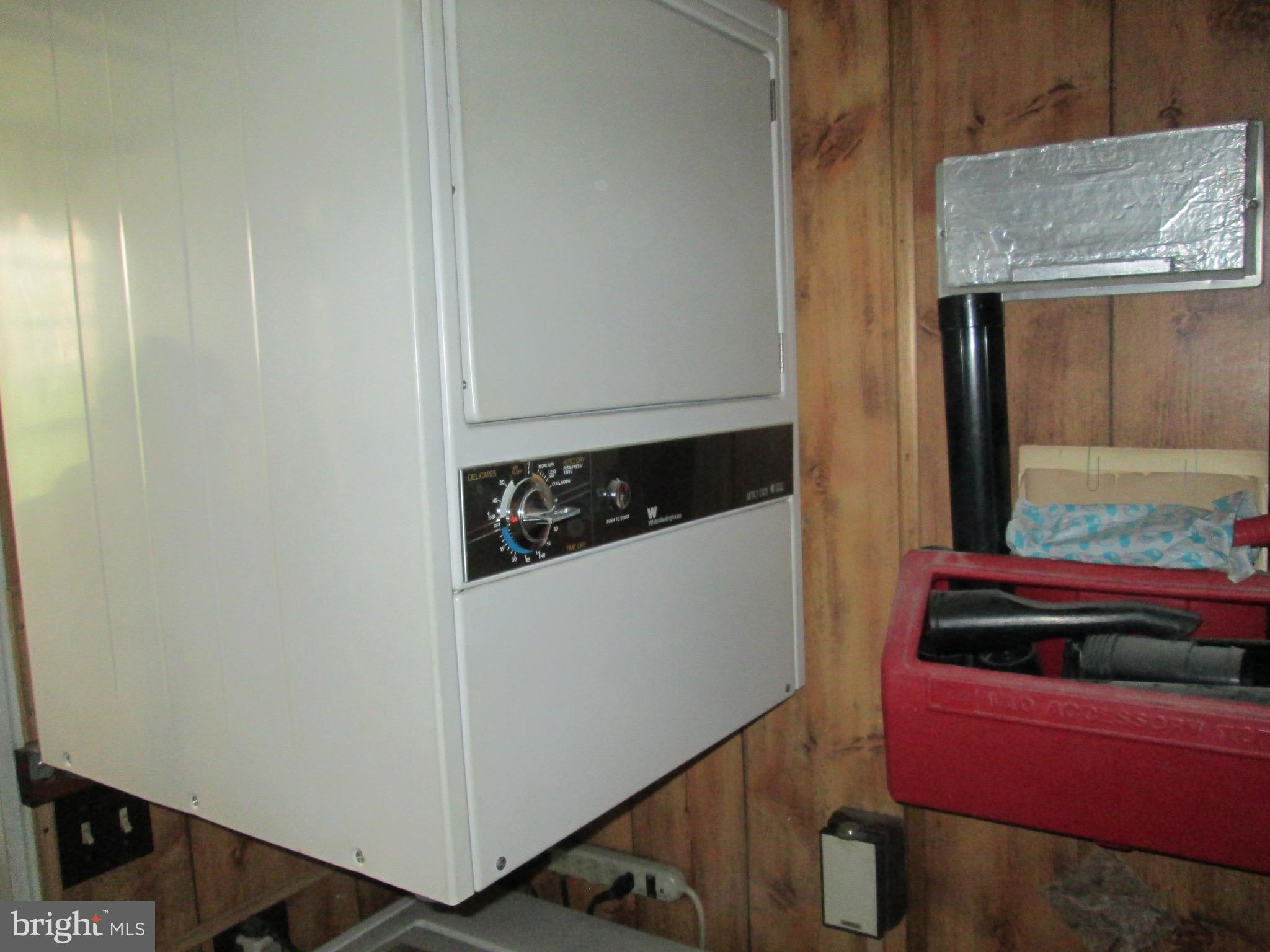 1043 Walnut Street Reading, PA 19601 - Photo 31 of 32 a utility room with washer and dryer
