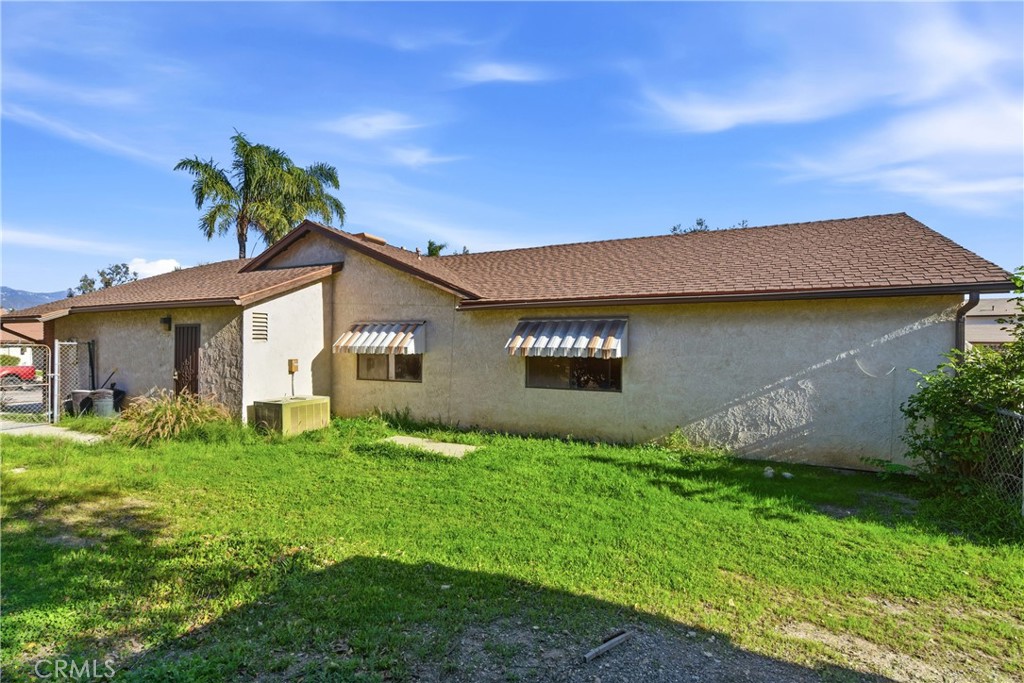 5574 North Sycamore Avenue Rialto, CA 92377 - Photo 12 of 53