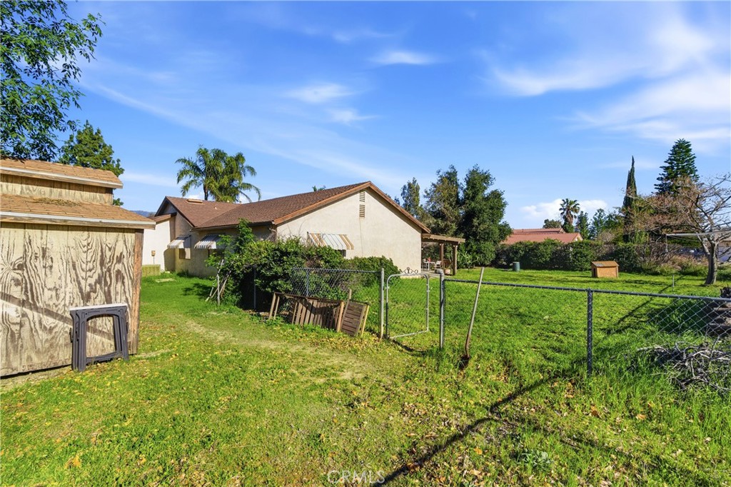 5574 North Sycamore Avenue Rialto, CA 92377 - Photo 13 of 53