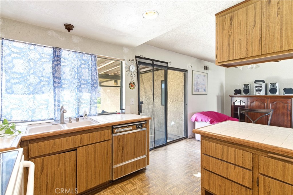 5574 North Sycamore Avenue Rialto, CA 92377 - Photo 35 of 53