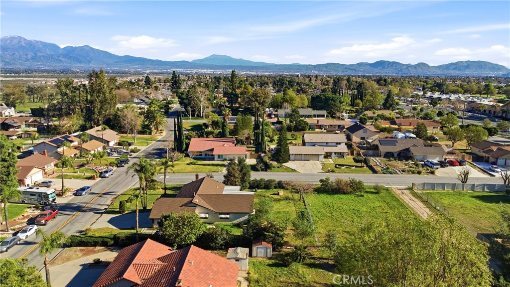 5574 North Sycamore Avenue Rialto, CA 92377 - Photo 7 of 53