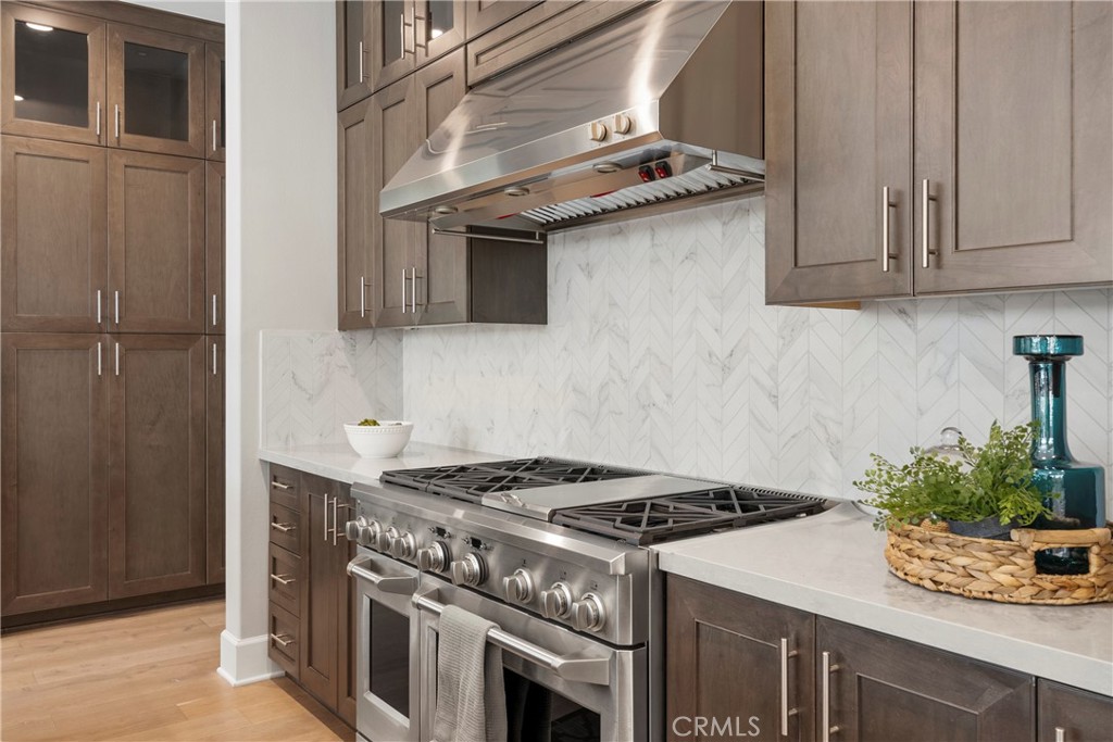 84 Rockinghorse Irvine, CA 92602 - Photo 14 of 63 a kitchen with granite countertop a stove and a refrigerator
