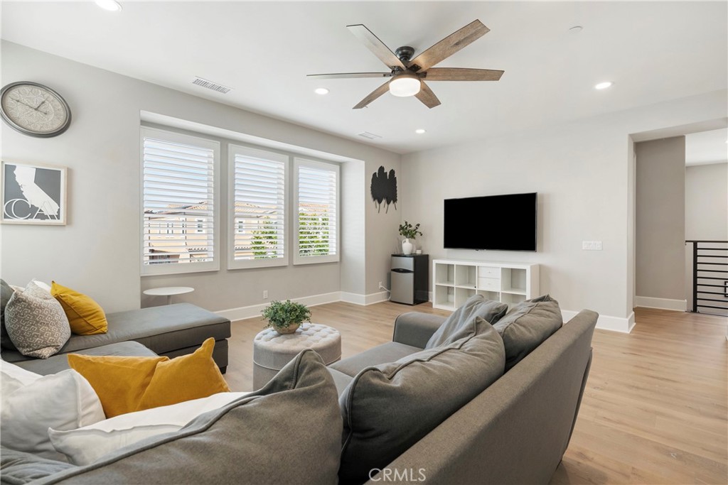 84 Rockinghorse Irvine, CA 92602 - Photo 38 of 63 a living room with furniture and a flat screen tv