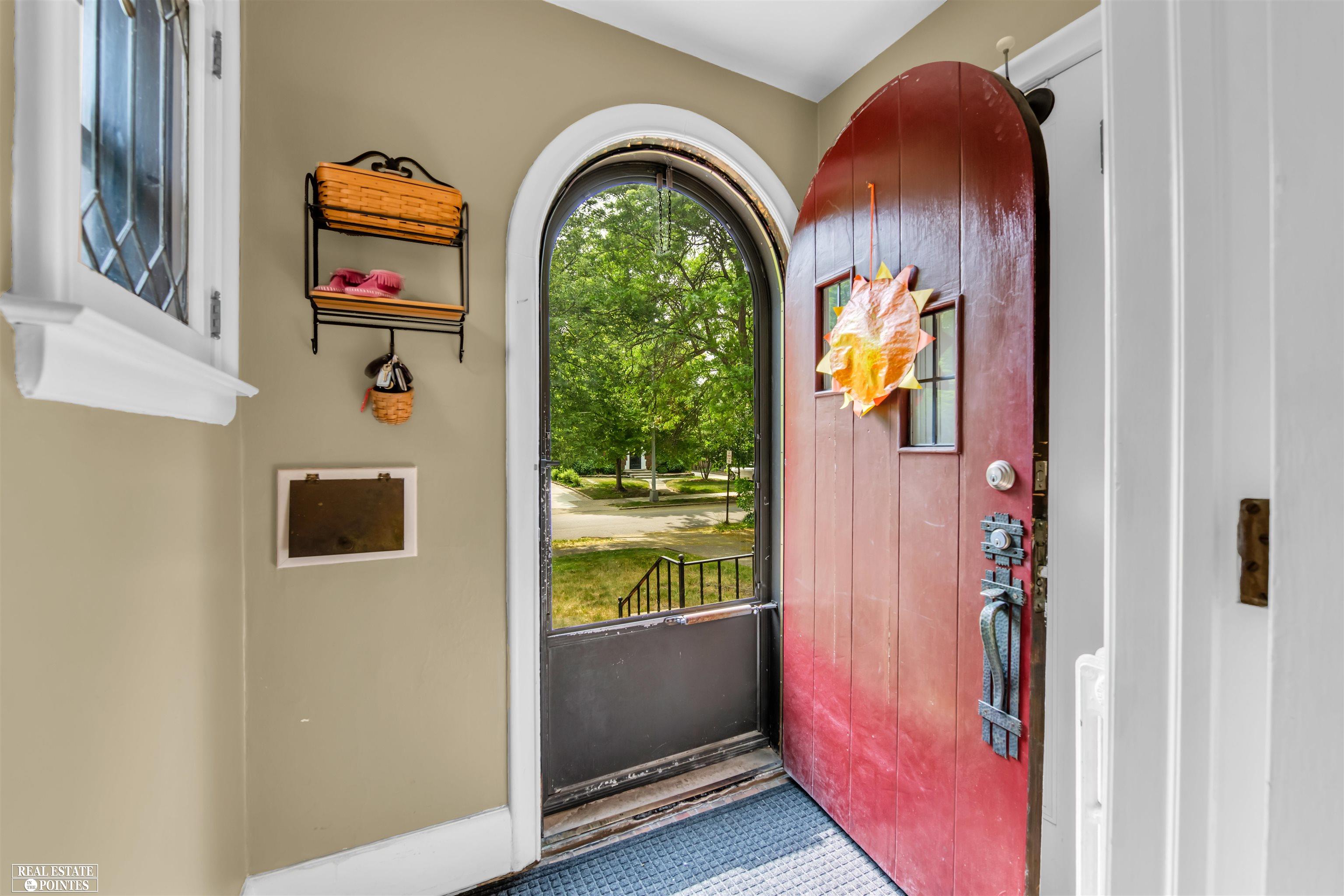 1346 Bishop Road Grosse Pointe Park, MI 48230 - Photo 4 of 31