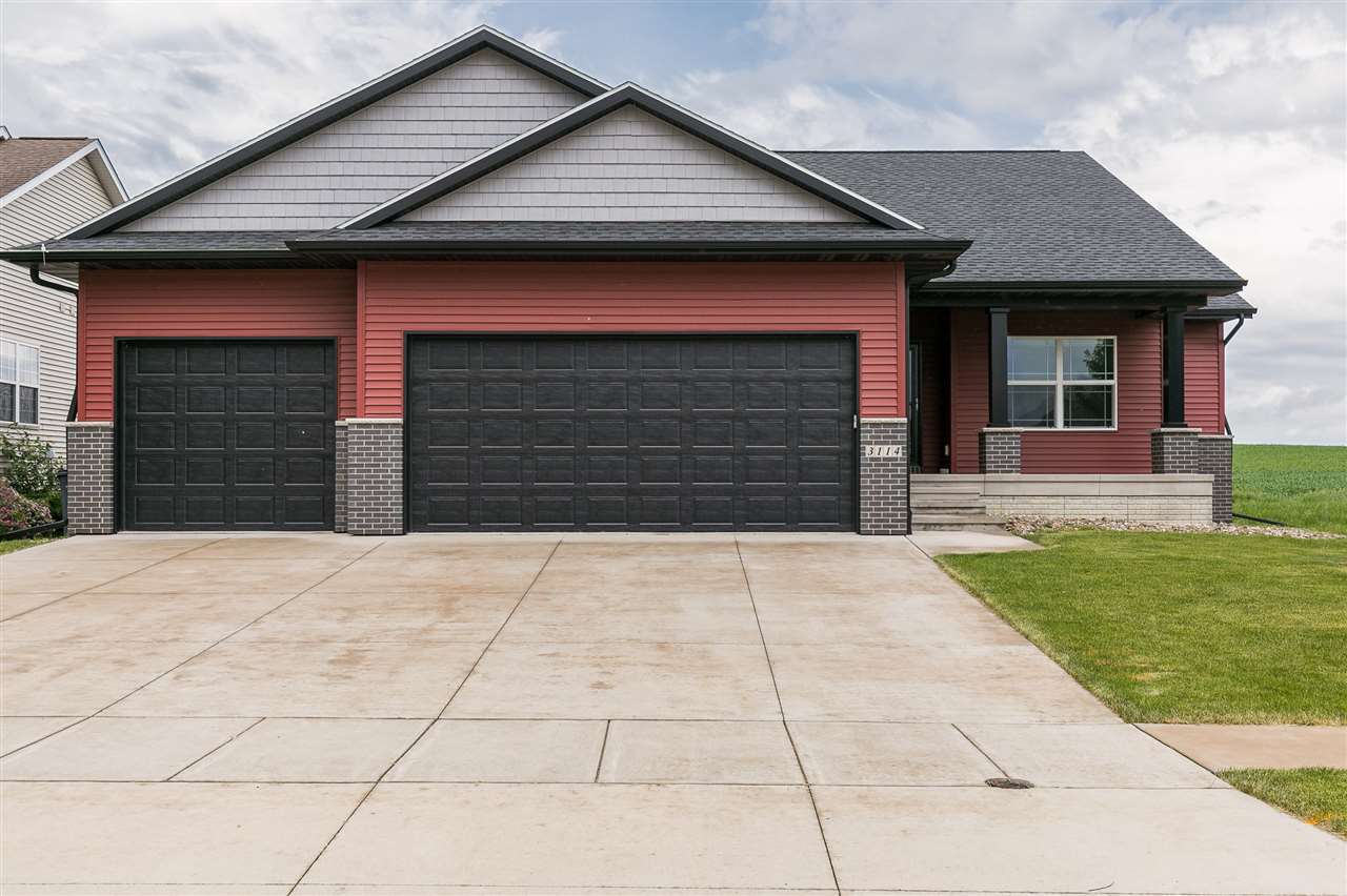 3114 Falcon View Road Southwest Cedar Rapids, IA 52404 - Photo 1 of 25 Gallery Image 1