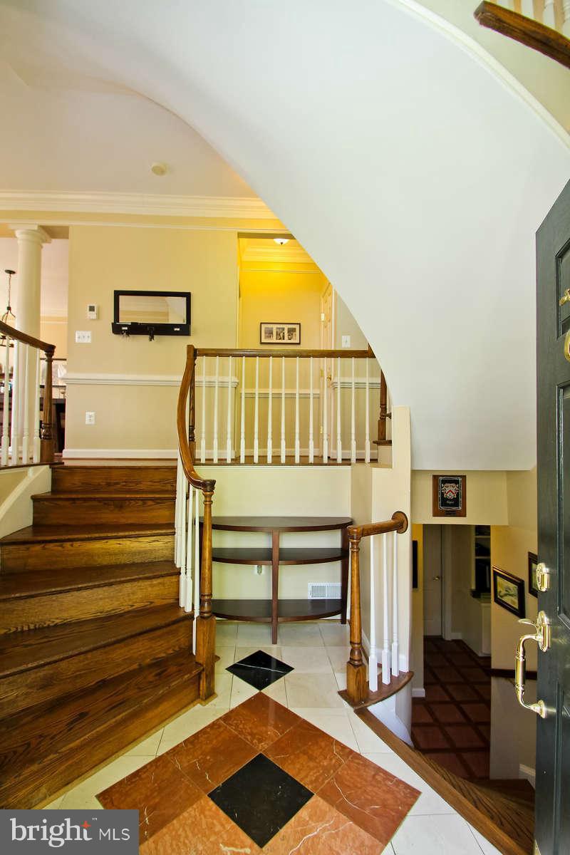 156 Rees Place Falls Church, VA 22046 - Photo 2 of 30 Interior (General)