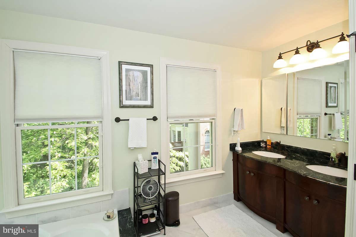 156 Rees Place Falls Church, VA 22046 - Photo 18 of 30 Bath (Master)