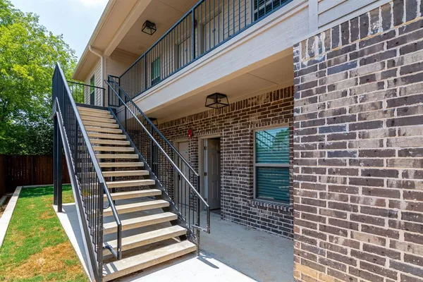$1,600 | 115 West Jones Street, Unit 102, Krum, TX 76249