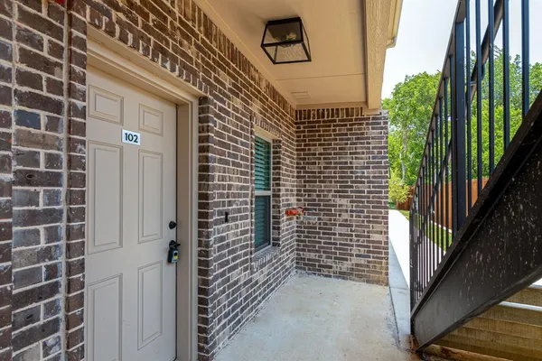 $1,600 | 115 West Jones Street, Unit 102, Krum, TX 76249