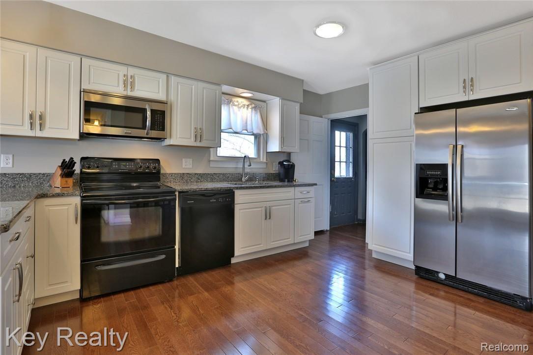 10560 Exeter Road Carleton, MI 48117 - Photo 10 of 20 2B8A3017.jpg