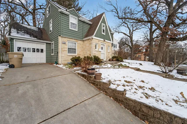 $899,000 | 4106 Hiawatha Drive, Madison, WI 53711