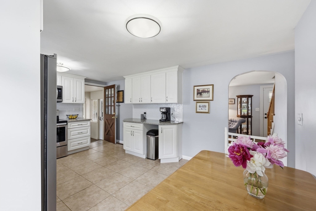 271 Wildermere Street Chicopee, MA 01020 - Photo 12 of 41