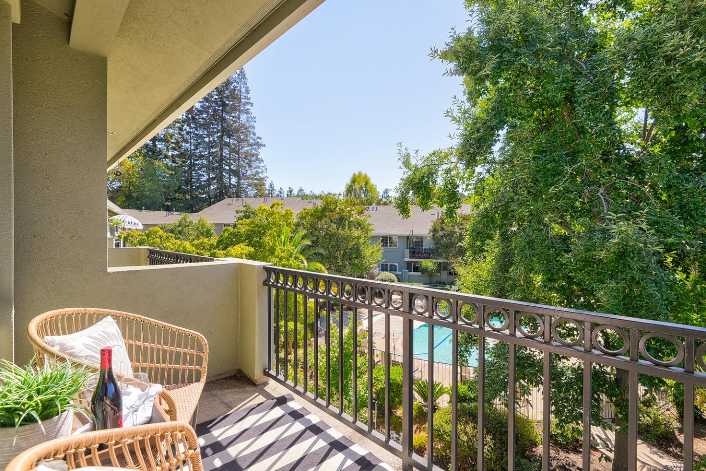 20 Willow Road, Unit 26 Menlo Park, CA 94025 - Photo 16 of 20 a balcony with wooden floor table and chairs