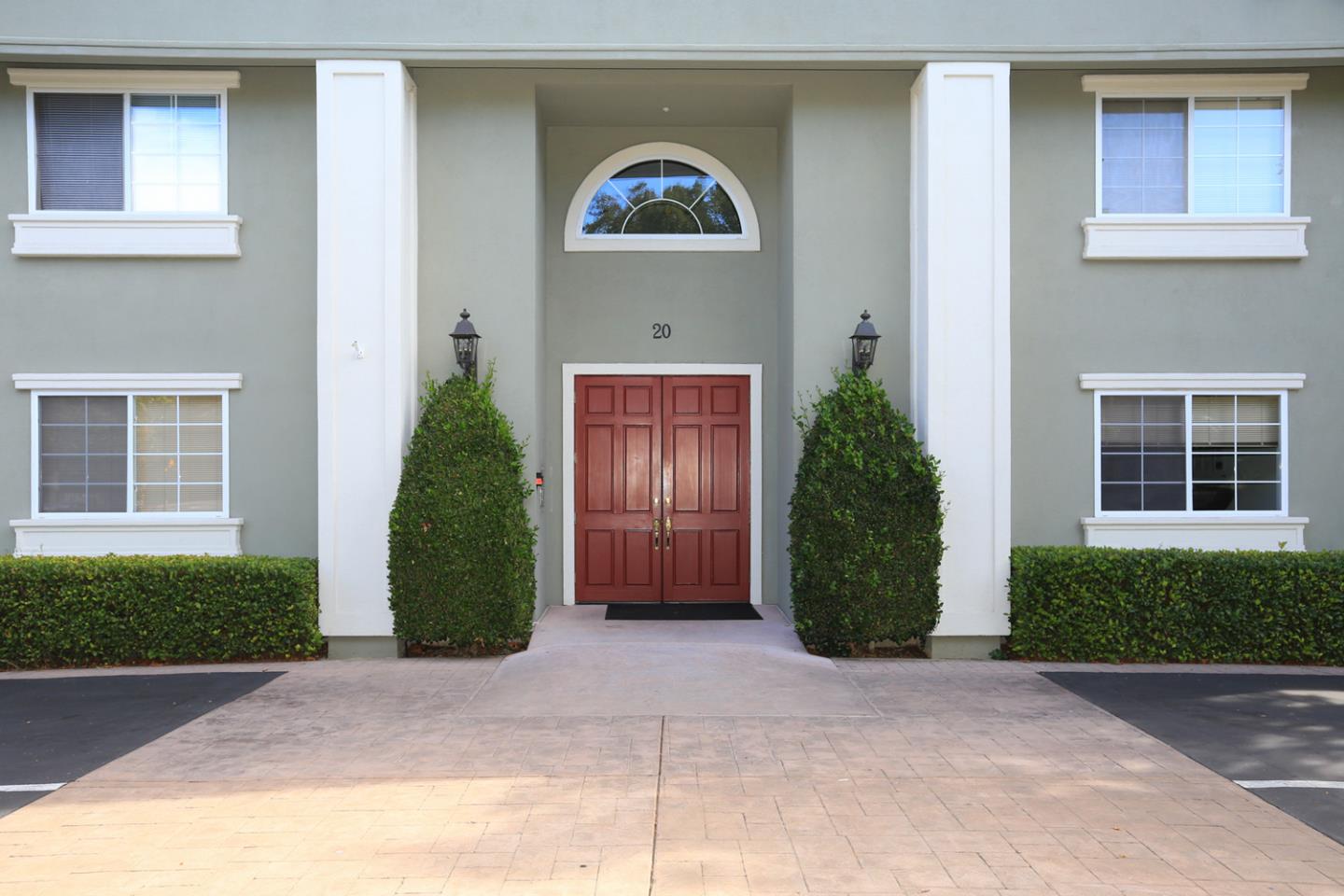 20 Willow Road, Unit 26 Menlo Park, CA 94025 - Photo 20 of 20 a front view of a house with garden