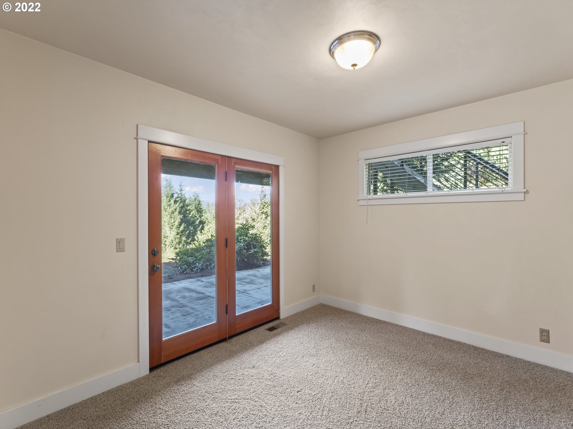 30923 Fox Hollow Road Eugene, OR 97405 - Photo 20 of 31 an empty room with a window
