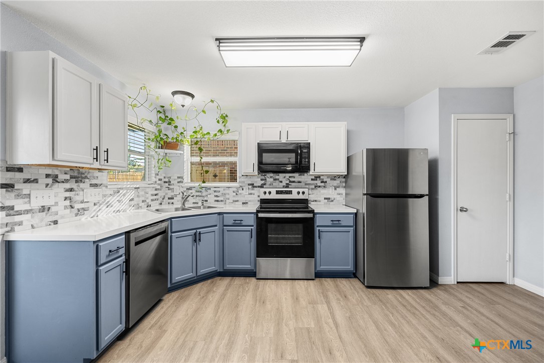 3410 Regency Court Killeen, TX 76549 - Photo 21 of 27 a kitchen with stainless steel appliances granite countertop a refrigerator stove and sink