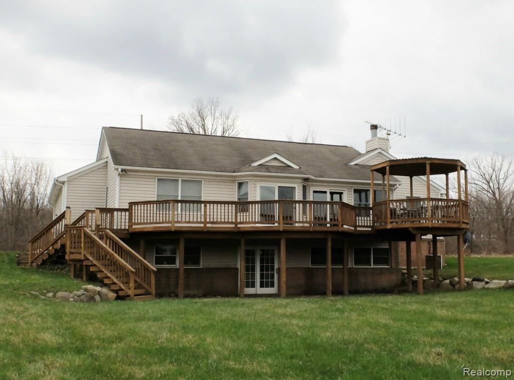 7124 Oakhill Road Clarkston, MI 48348 - Photo 24 of 27 7124 Oak Hill back 1.jpg