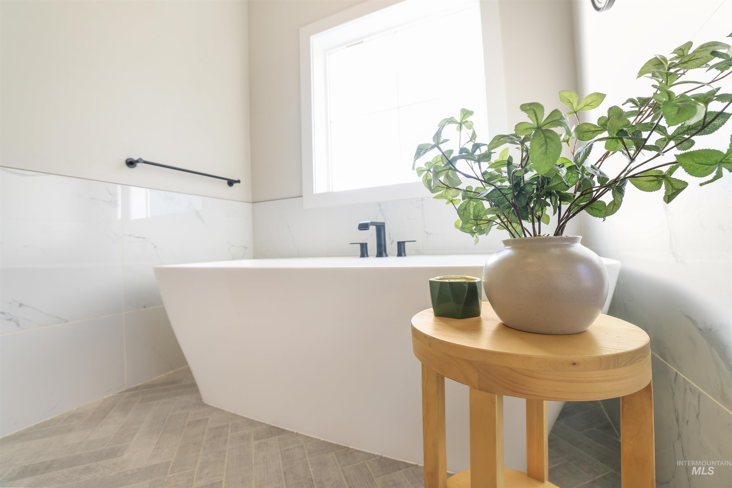 262 Ferdinand Circle Burley, ID 83318 - Photo 25 of 50 Full bathroom featuring a freestanding tub