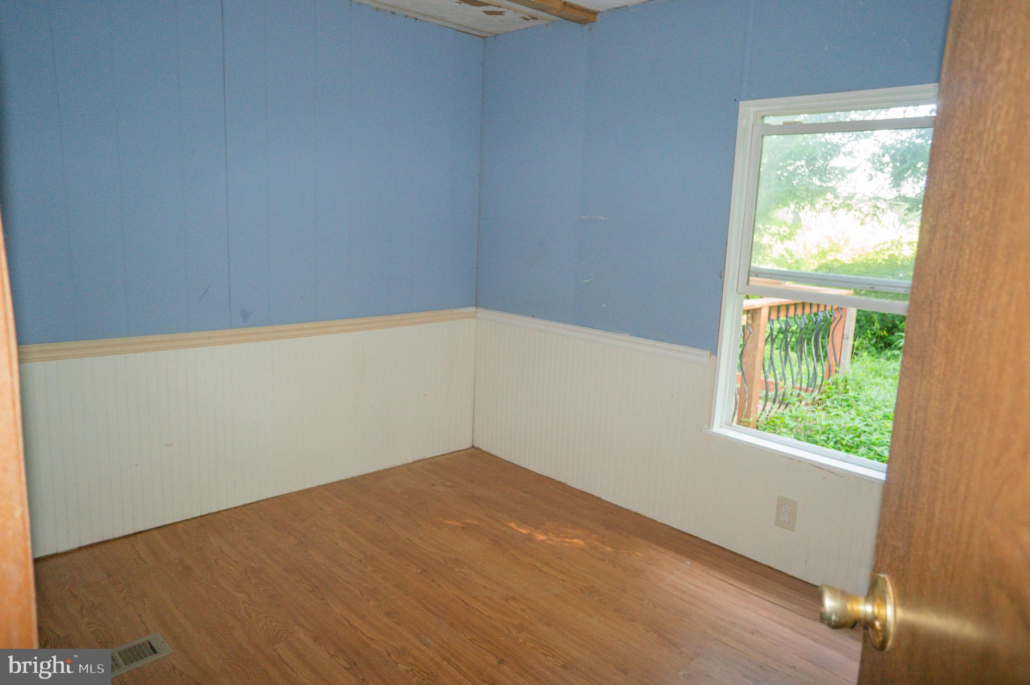 2017 Castleton Road Darlington, MD 21034 - Photo 10 of 28 an empty room with a window