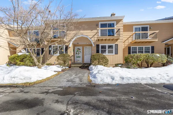 $295,000 | 5 Deer Run, Unit 5, Bethel, CT 06801
