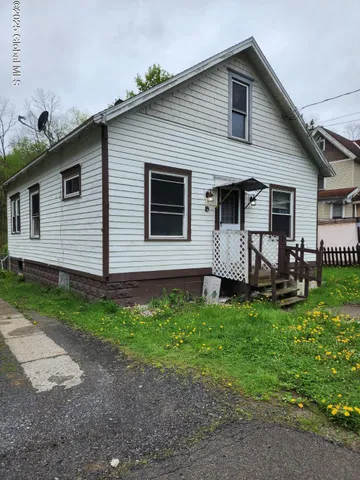 $134,900 | 31 Fort Johnson Avenue, Fort Johnson, NY 12070