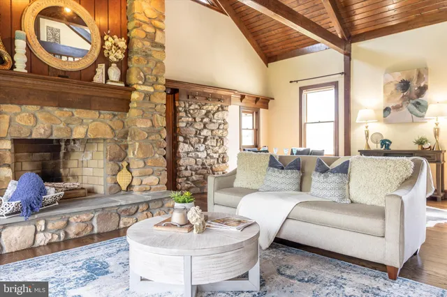 $999,500 | 8423 Yellow Springs Road, Frederick, MD 21702