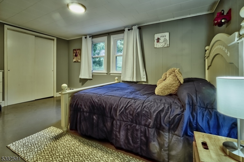 49 Mt Pleasant Road Columbia, NJ 07832 - Photo 39 of 47 a bedroom with a bed and a window