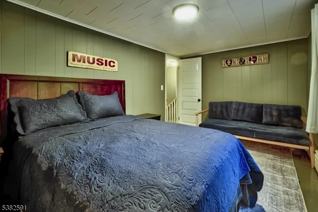 a view of an empty room and walk in closet