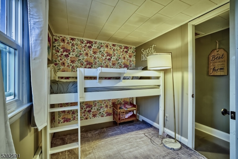 49 Mt Pleasant Road Columbia, NJ 07832 - Photo 43 of 47 a view of an empty room and walk in closet