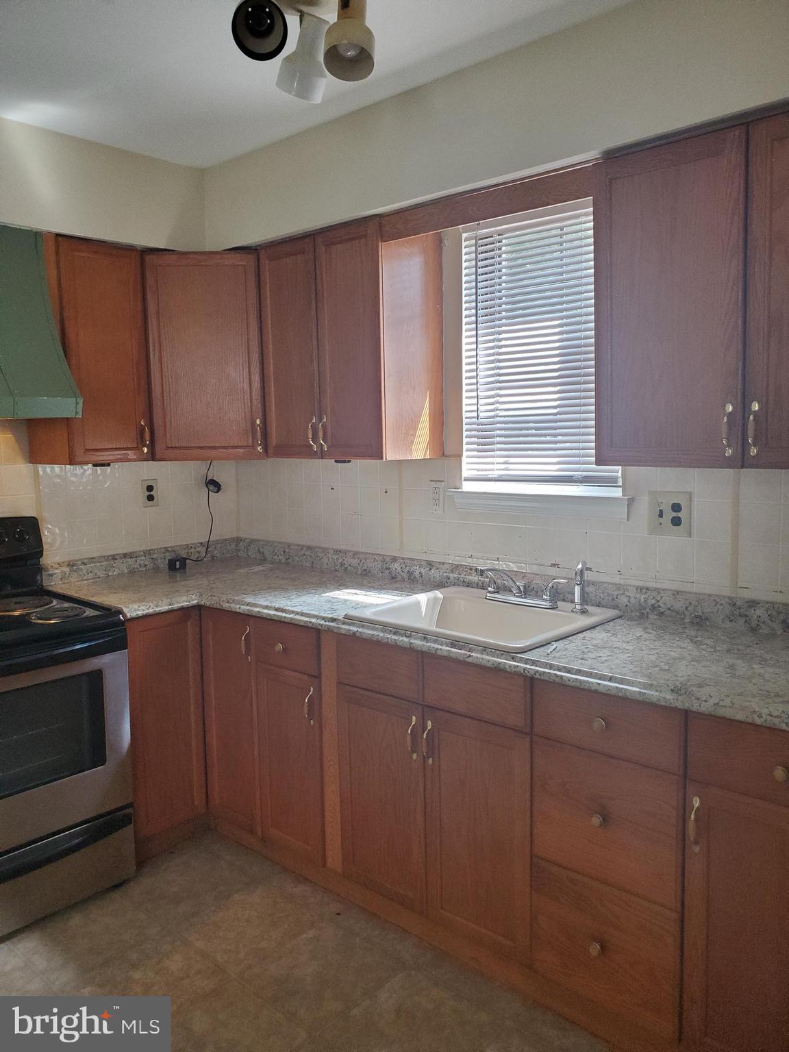 147 Hampshire Road Sicklerville, NJ 08081 - Photo 5 of 38