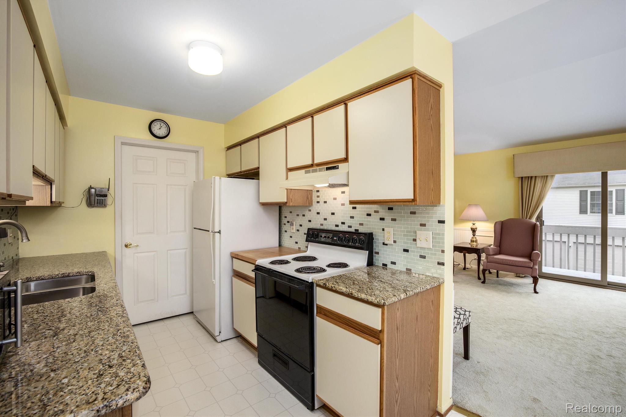 150 Pine Tree Ridge, Unit 4 Waterford, MI 48327 - Photo 14 of 27 Gallery Image 14