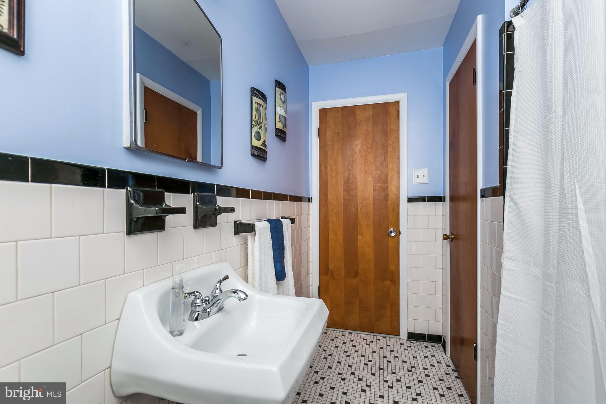 8944 Satyr Hill Road Baltimore, MD 21234 - Photo 17 of 29 Bath with vintage tile