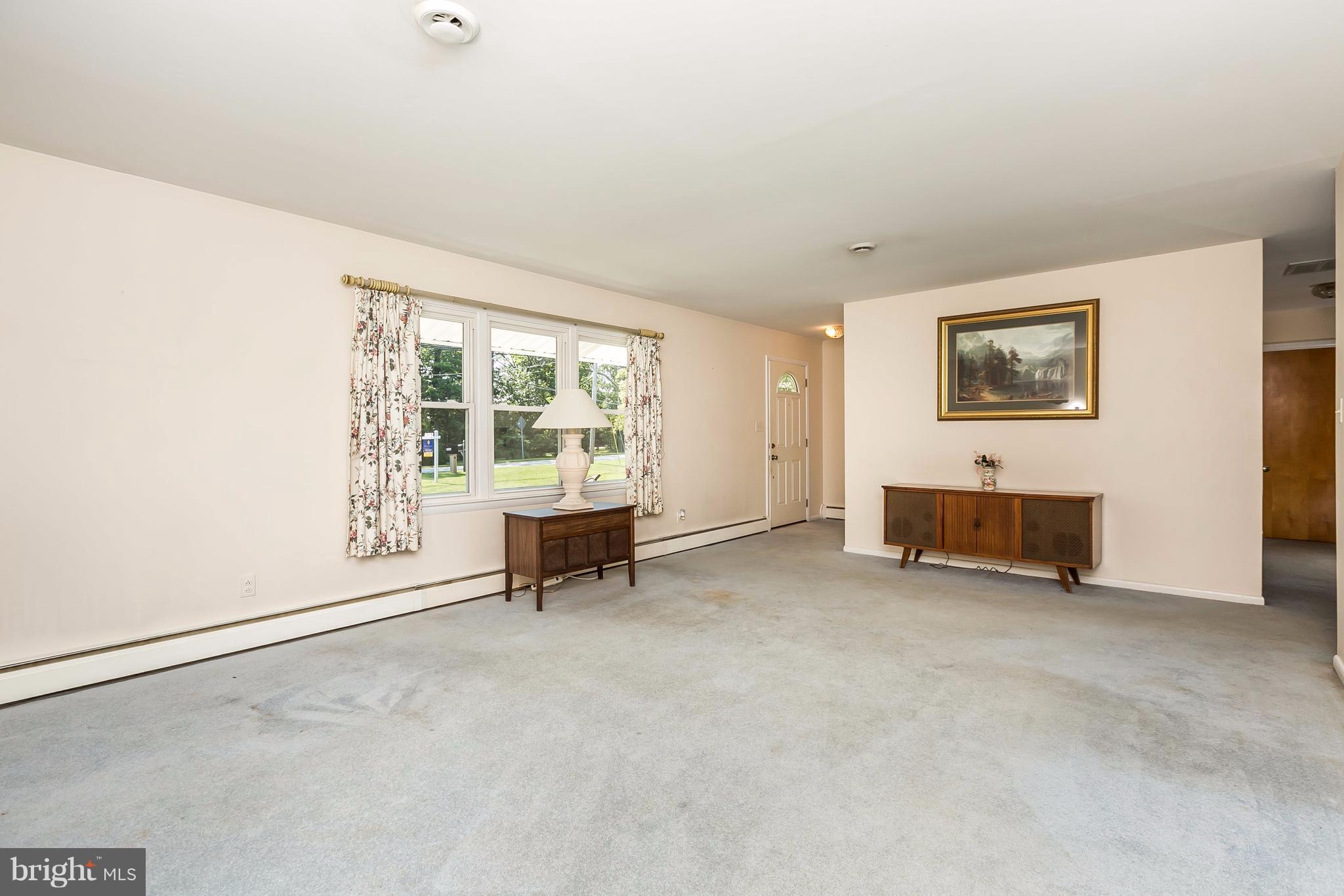 8944 Satyr Hill Road Baltimore, MD 21234 - Photo 5 of 29 Spacious Living Room