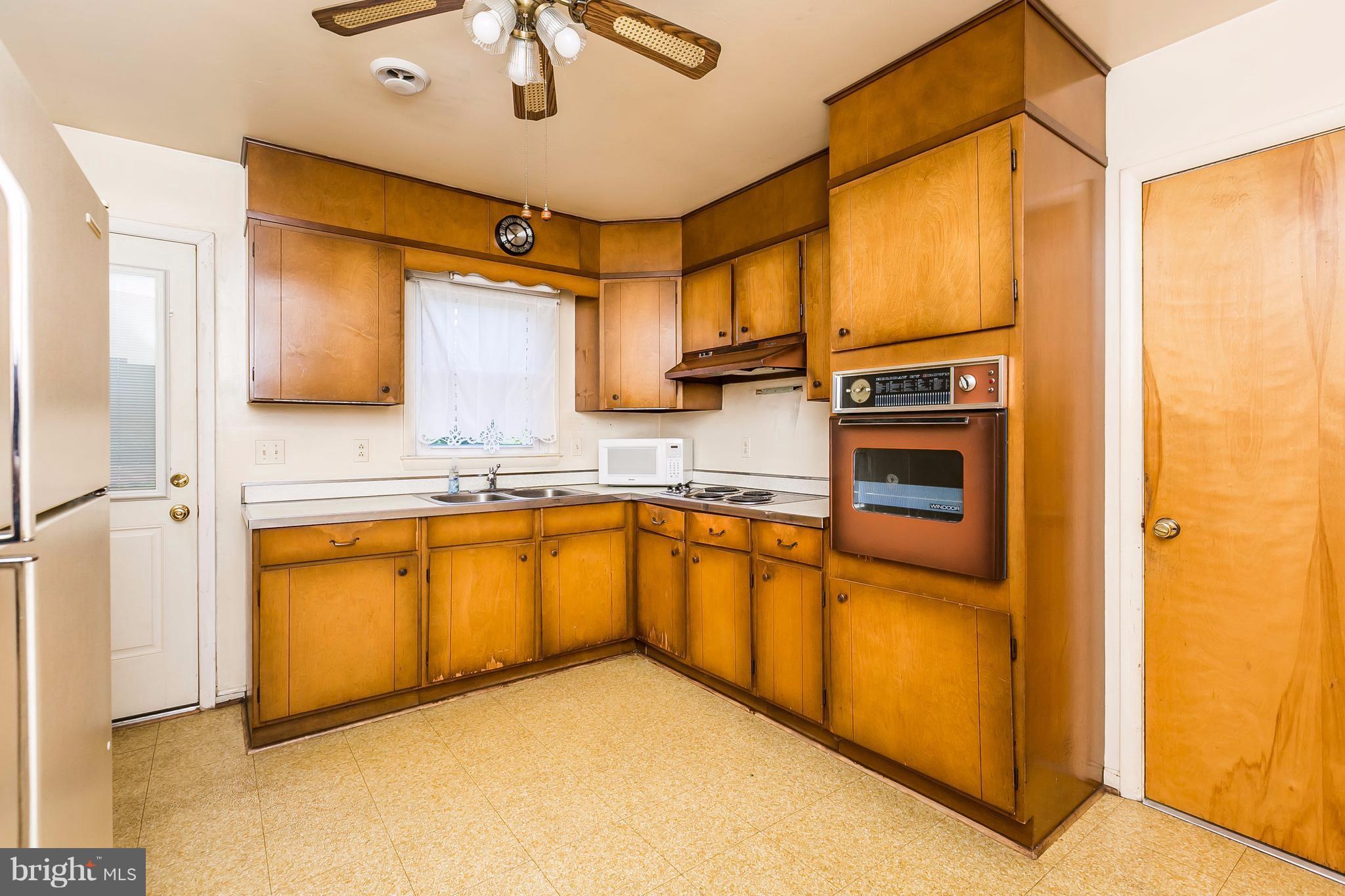 8944 Satyr Hill Road Baltimore, MD 21234 - Photo 8 of 29 Kitchen with ample cabinet space