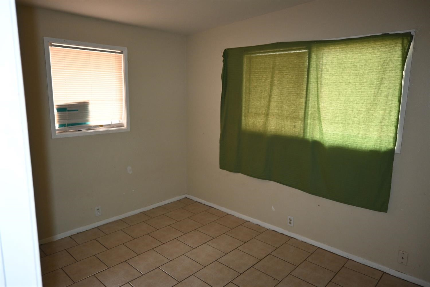 2725 62nd Street Lubbock, TX 79413 - Photo 8 of 11 a view of an empty room with window