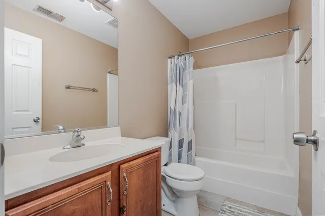 $380,000 | 3060 Crystal Rock Road, Naperville, IL 60564