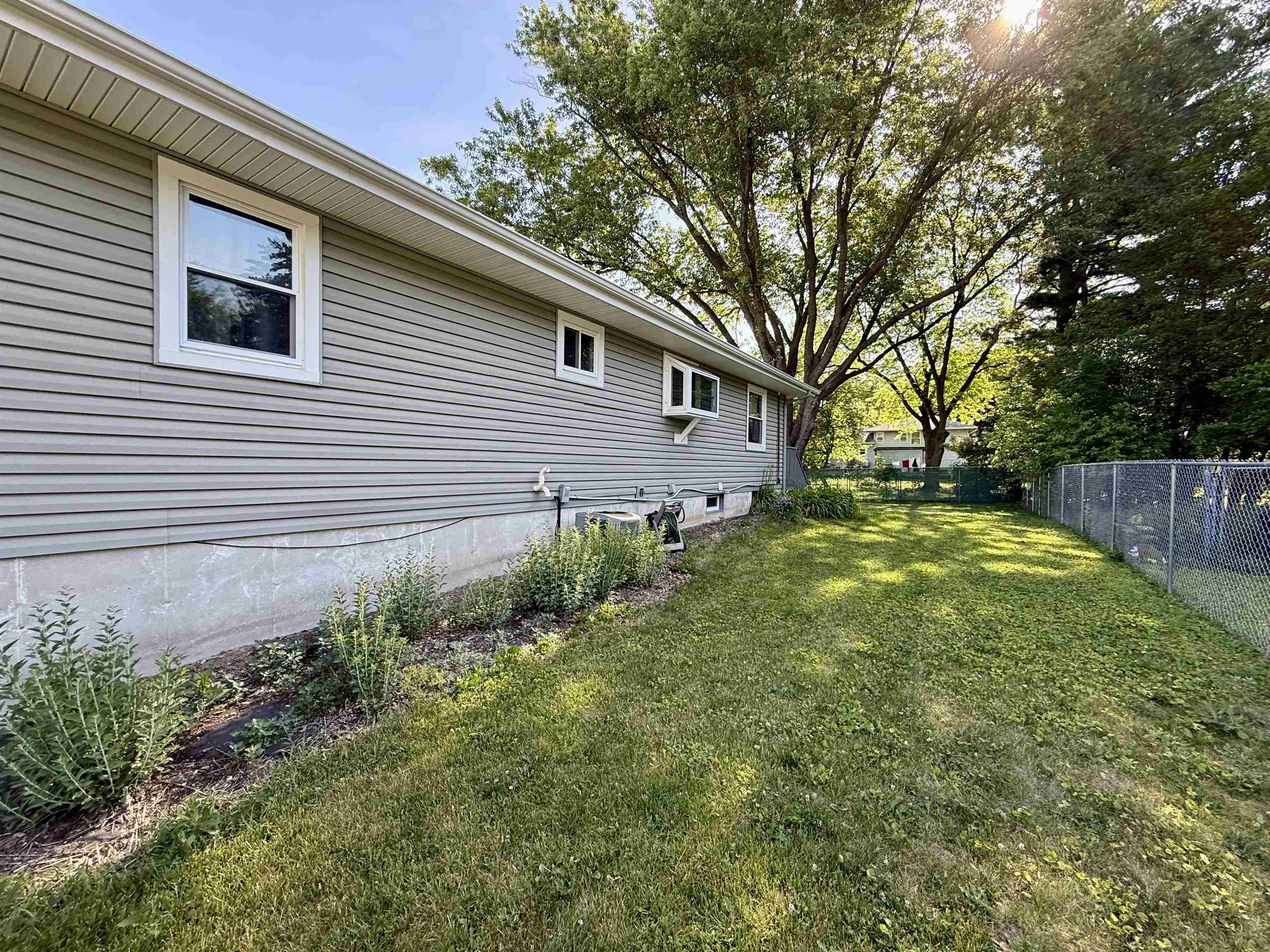 4701 Starker Avenue Madison, WI 53716 - Photo 3 of 41