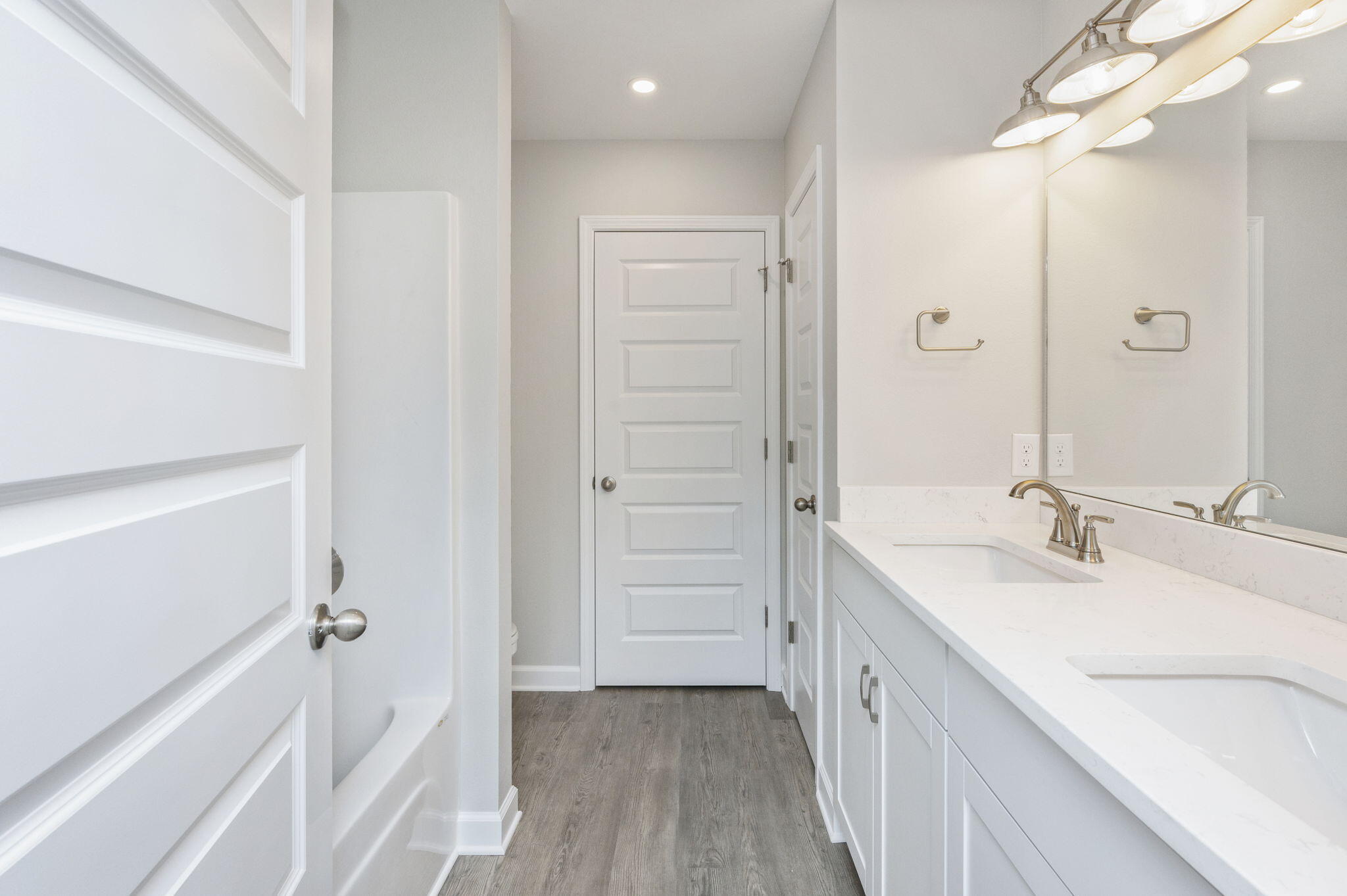 1000 Valley Road Crestview, FL 32539 - Photo 24 of 30 a bathroom with a double vanity sink a mirror and a bathtub