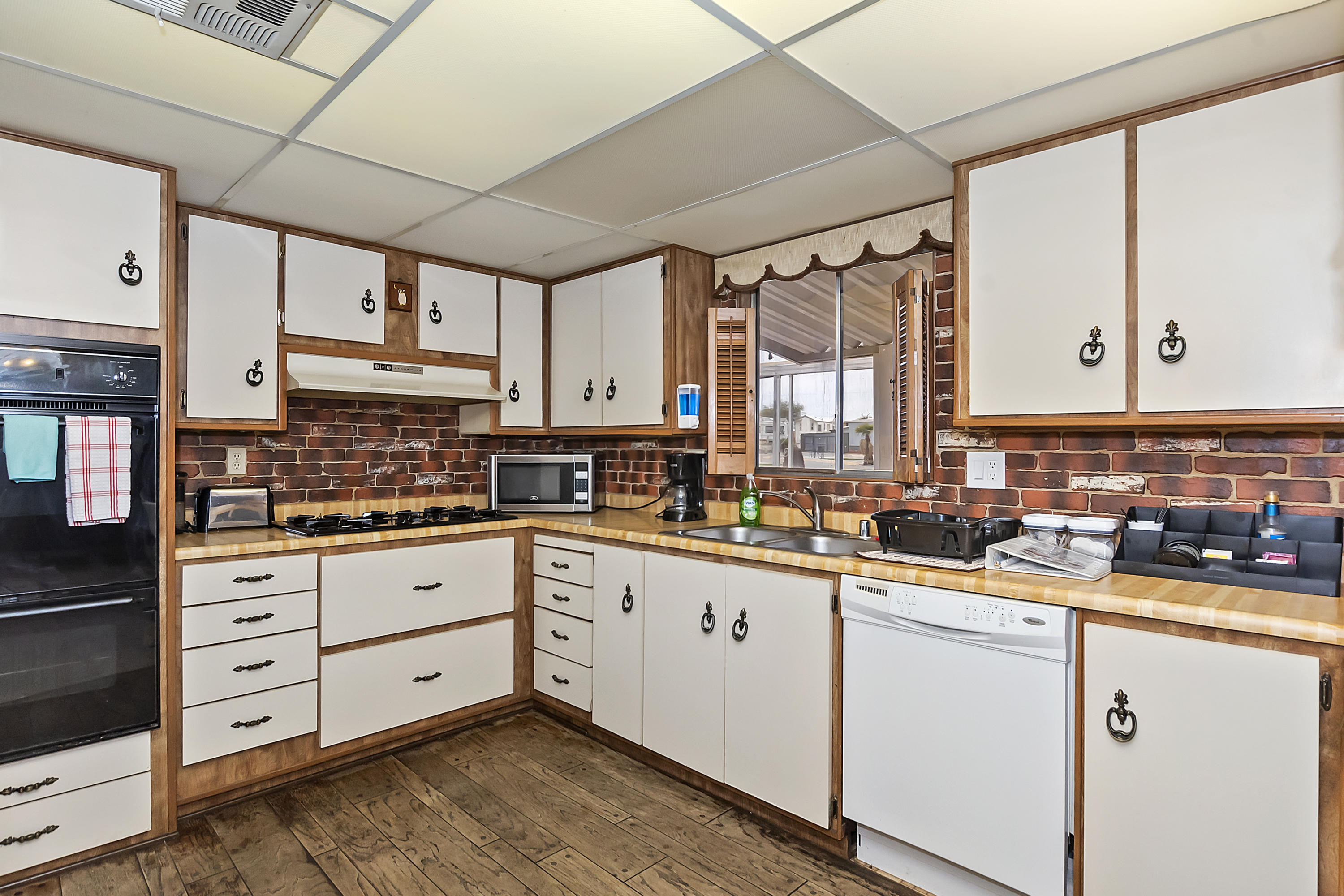 74711 Dillon Road, Unit 339 Desert Hot Springs, CA 92241 - Photo 15 of 29 014_Kitchen