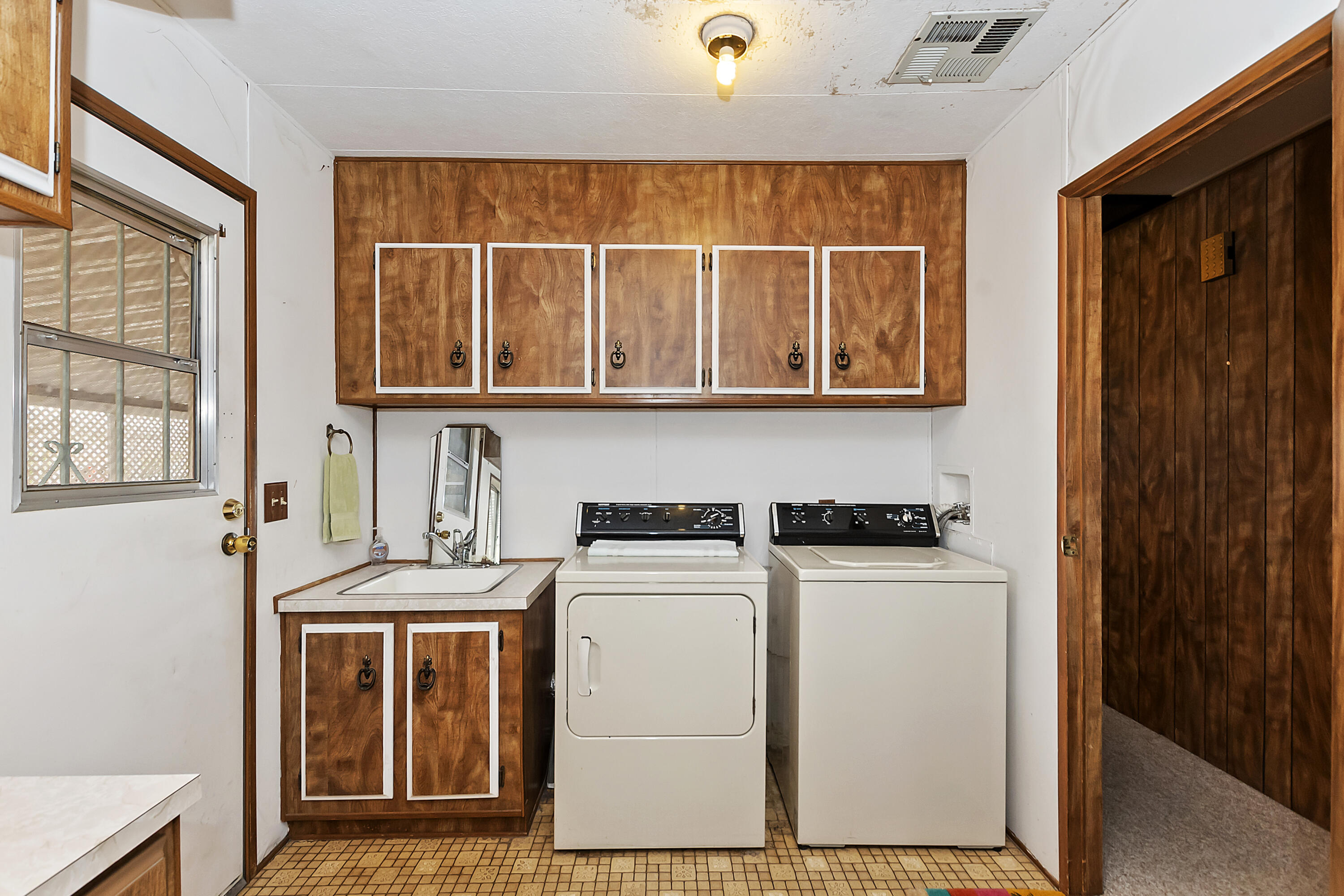 74711 Dillon Road, Unit 339 Desert Hot Springs, CA 92241 - Photo 23 of 29 023_Laundry Room