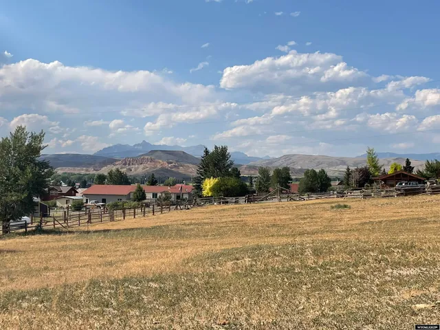 $200,000 | 41060720015800 Clendenning Street, Dubois, WY 82513