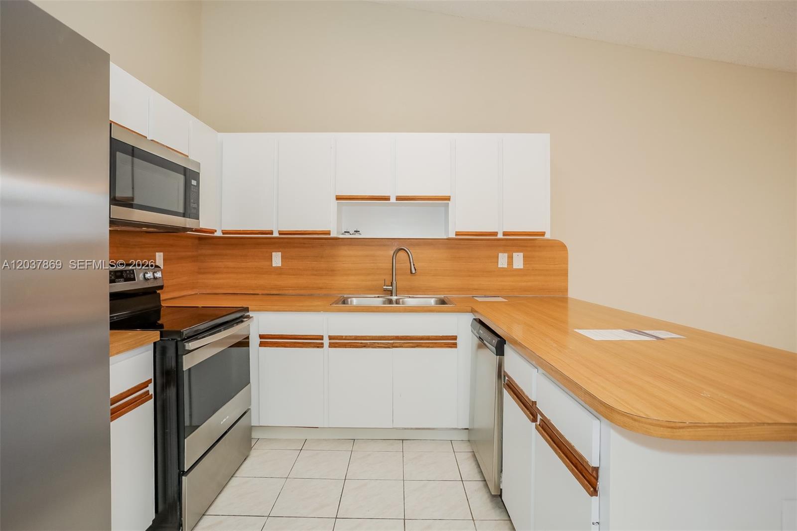 14979 Southwest 63rd Street Miami, FL 33193 - Photo 7 of 15