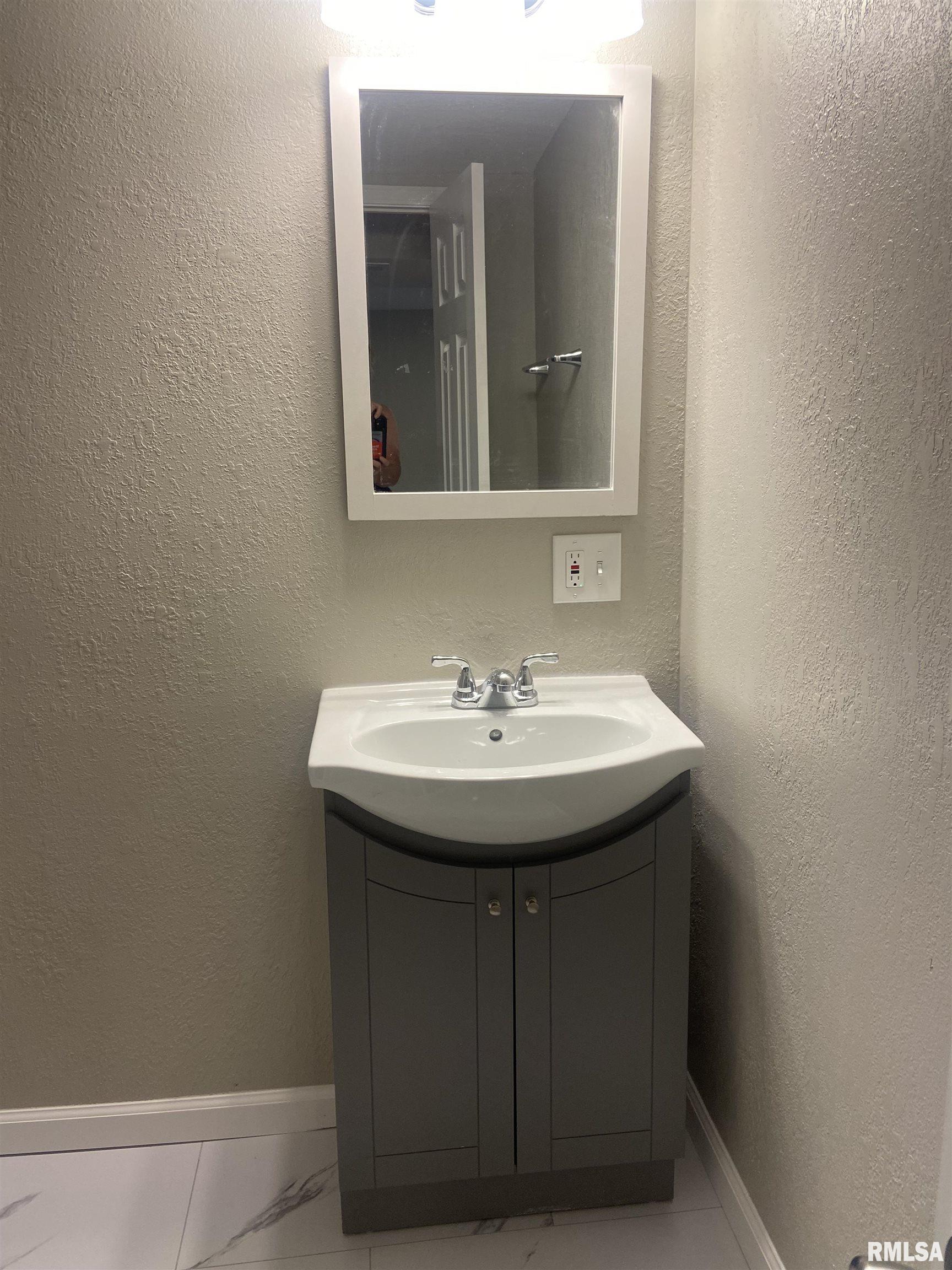 1706 Maple Street Quincy, IL 62301 - Photo 16 of 27